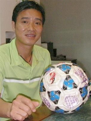 Đội bóng đầu tiên mà anh dẫn dắt, đó là CLB Thành Nghĩa Dung Quất Quảng Ngãi. Sau đó, Hồng Sơn chuyển về làm HLV của đội trẻ Thể Công, rồi đội trẻ Viettel.